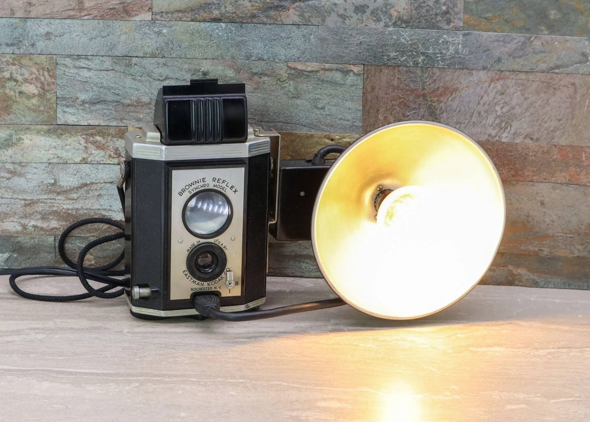 Vintage Kodak Brownie Reflex Synchro Camera Table Lamp