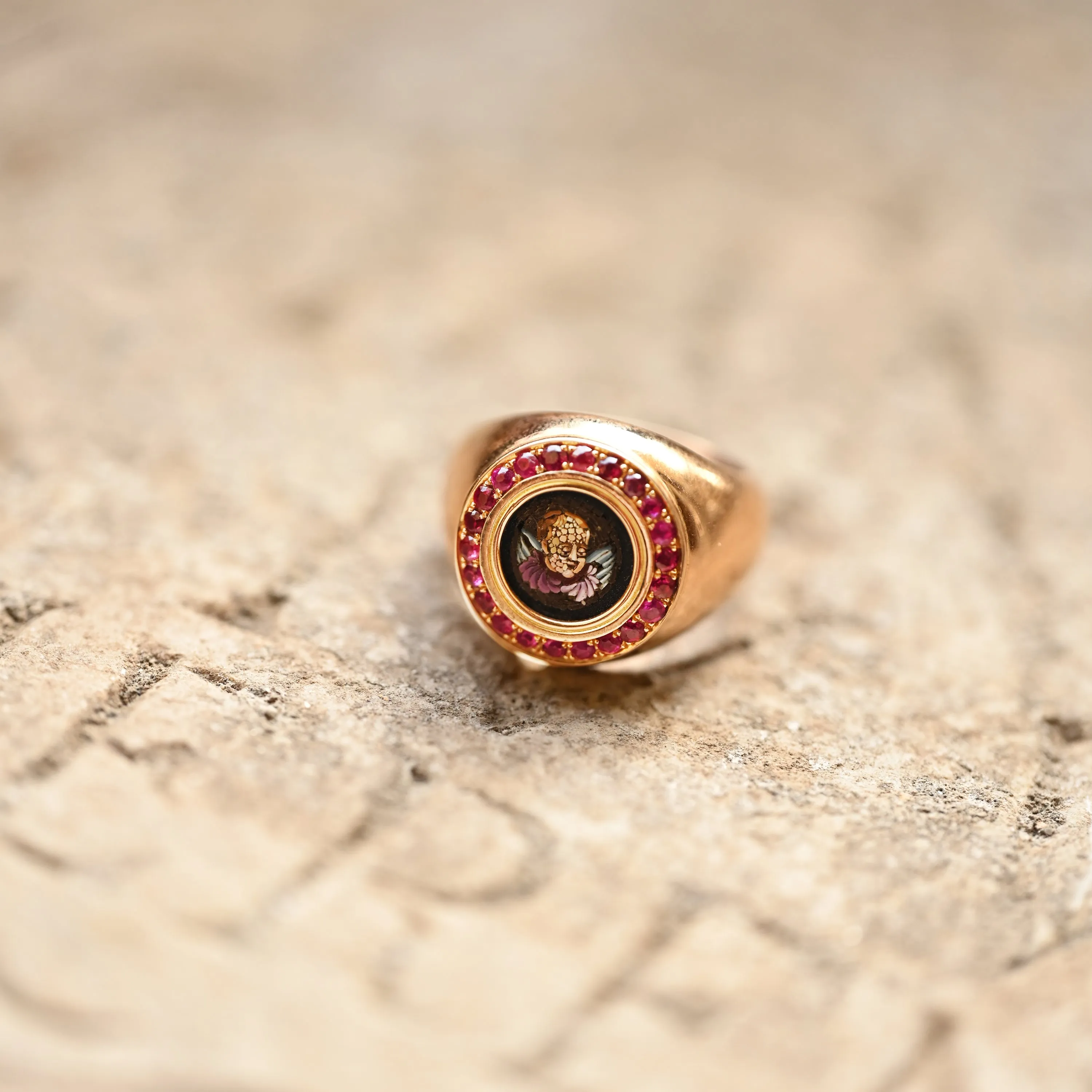 WINGED CUPID Authentic Micromosaic Ring (Rome, circa 1850) set in 18K Gold with 22 Rubies